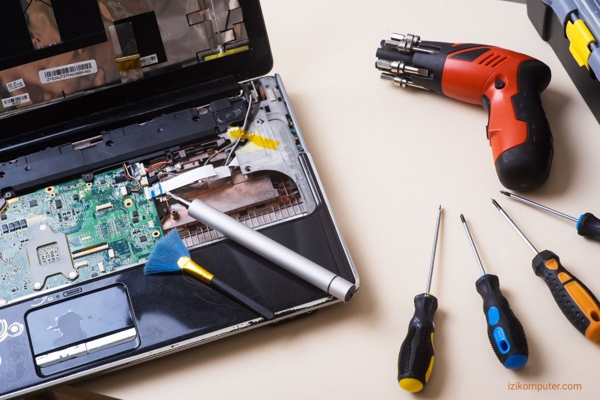 Tempat Service Laptop Terdekat di Gombong Kebumen Izi Komputer Solusi Terbaik Anda!